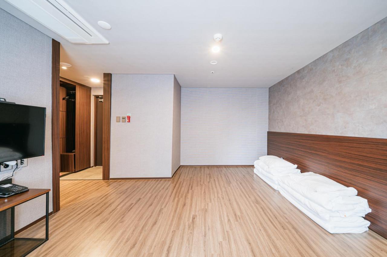 Hotel With City جيجو المظهر الخارجي الصورة