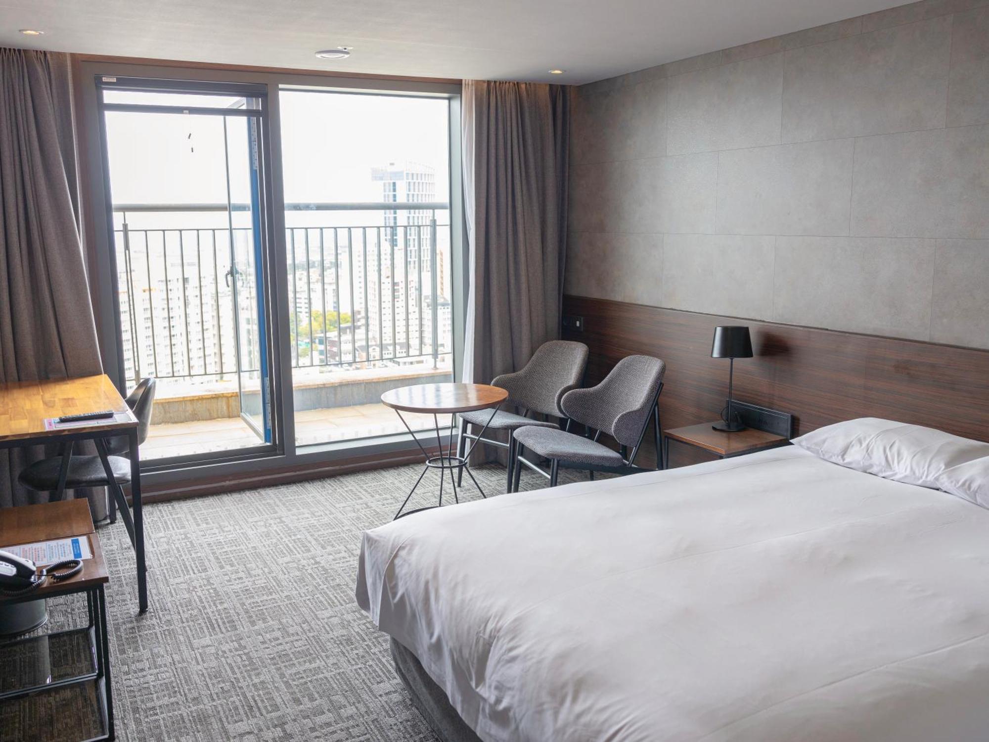 Hotel With City جيجو المظهر الخارجي الصورة
