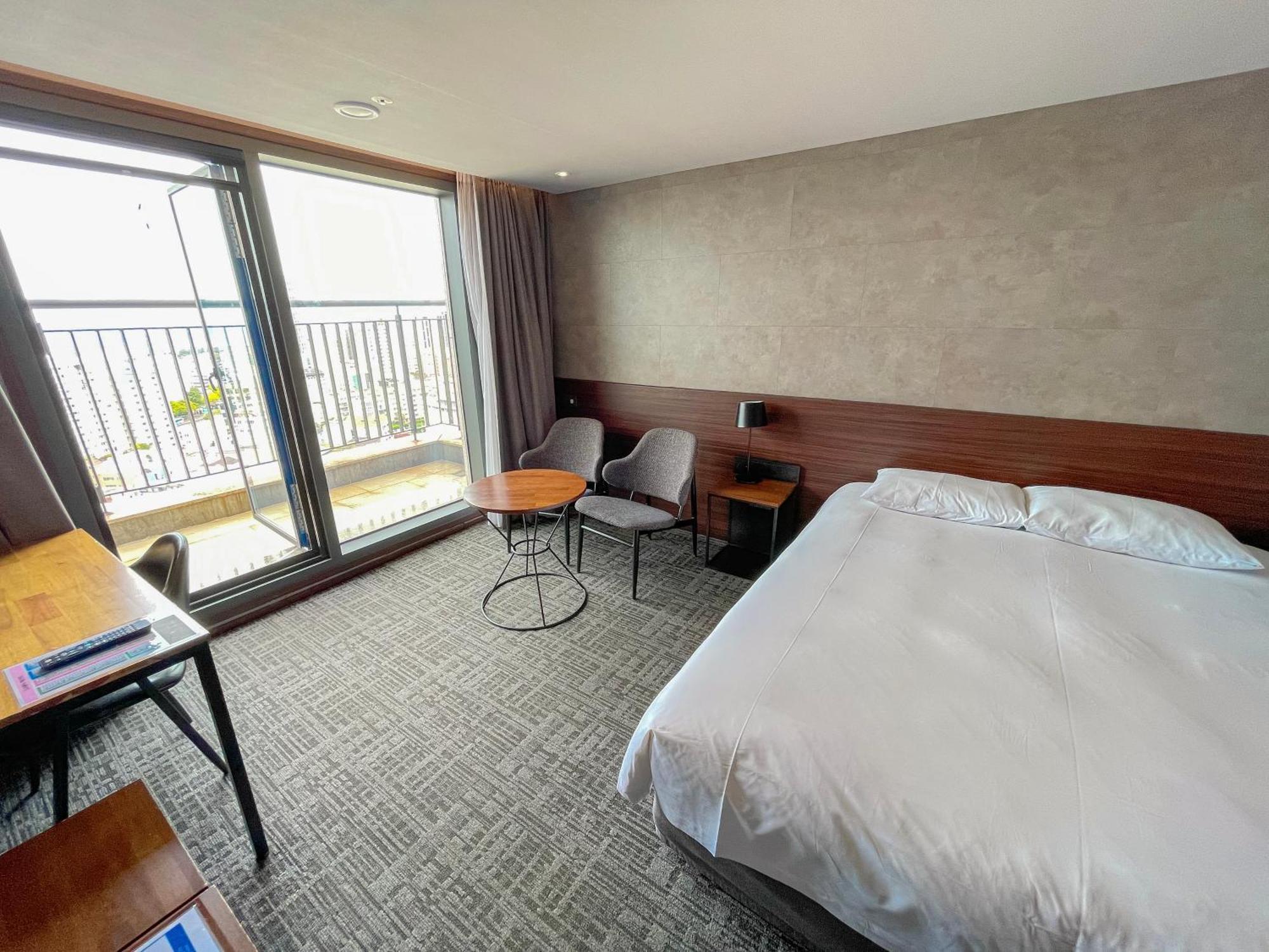Hotel With City جيجو المظهر الخارجي الصورة